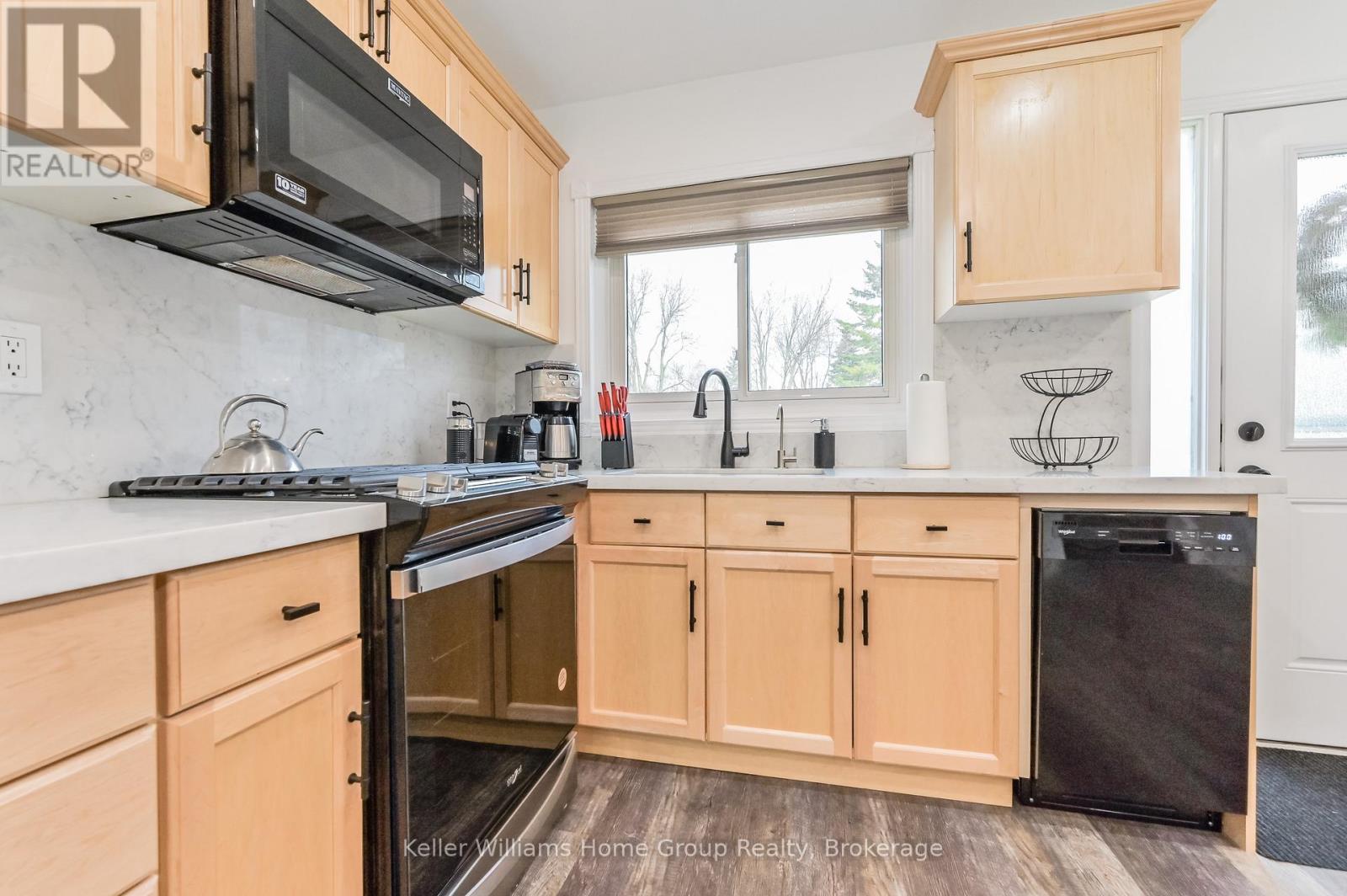 373 West Acres Drive, Guelph, Ontario N1H 7B3 - Photo 6 - X12941336