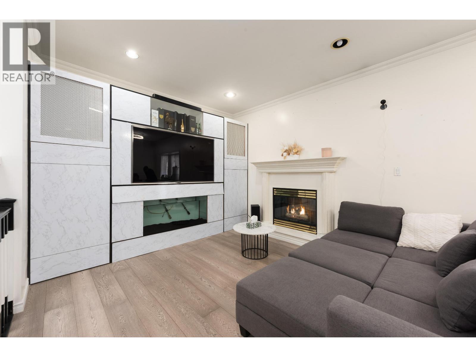 805 E 57th Avenue, Vancouver, British Columbia  V5X 1T4 - Photo 2 - R3105471