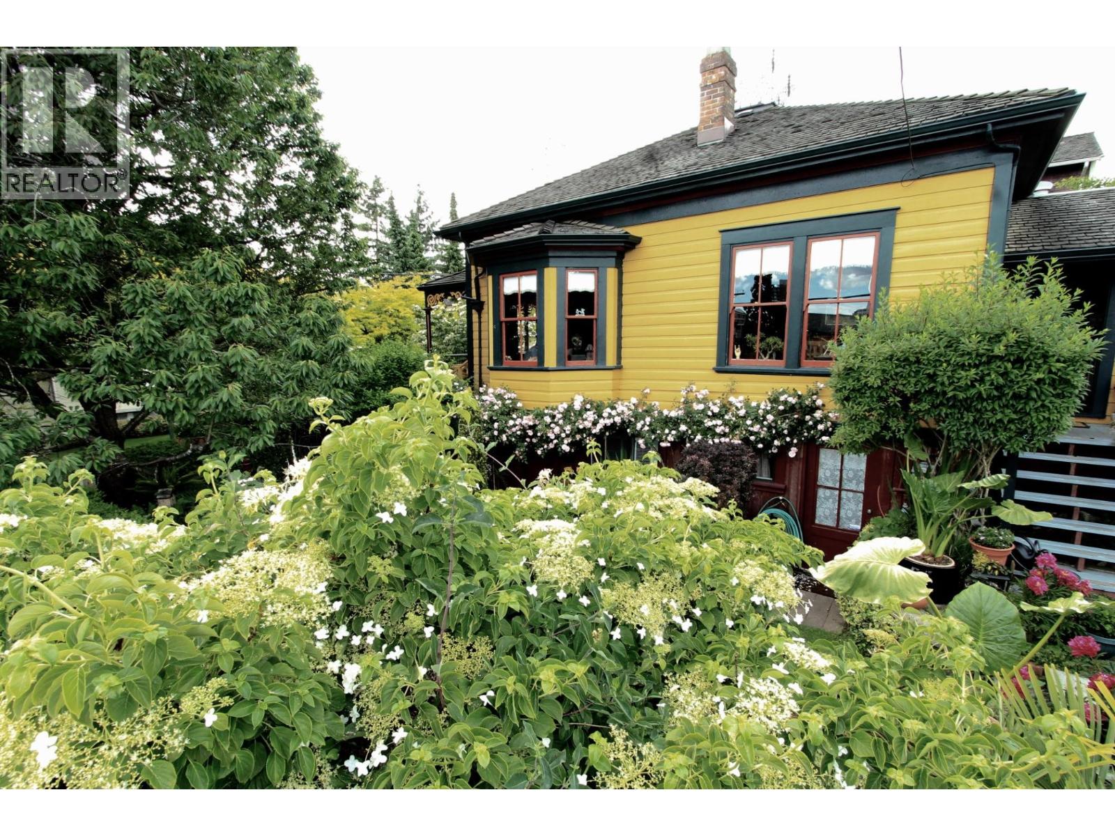 217 Ninth Street, New Westminster, British Columbia  V3M 3V4 - Photo 1 - R3105475