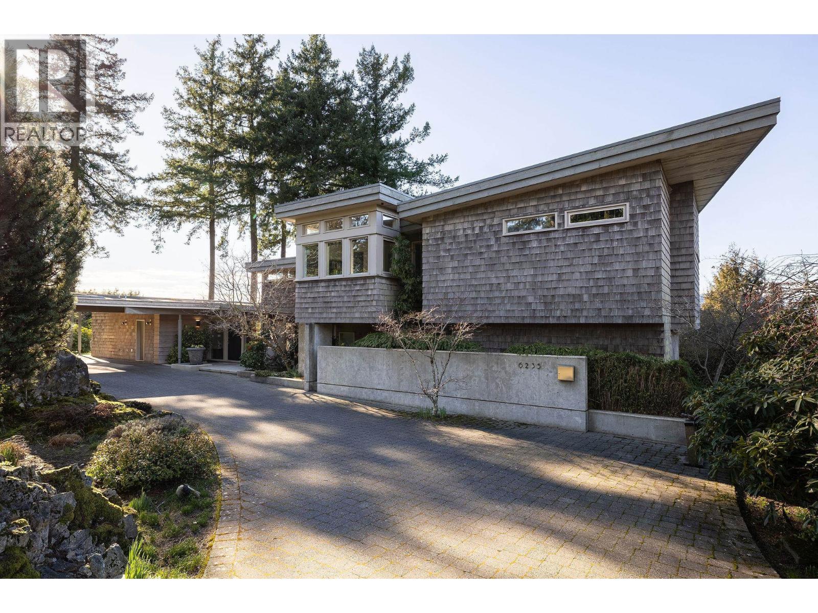 6235 Overstone Drive, West Vancouver, British Columbia  V7W 1X9 - Photo 2 - R3105506