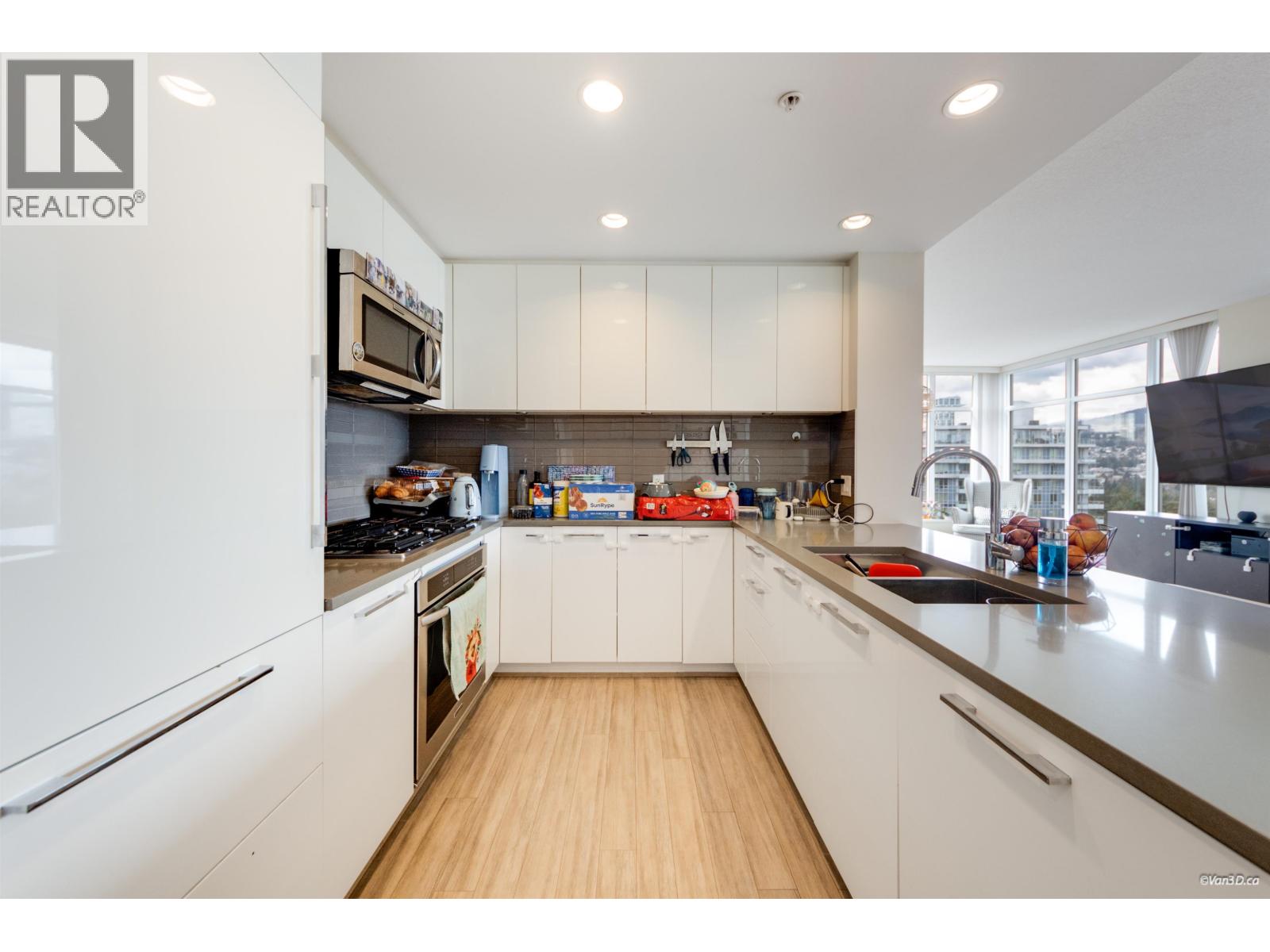 2806 3102 Windsor Gate, Coquitlam, British Columbia V3B 0J3 - Photo 3 - R3105003