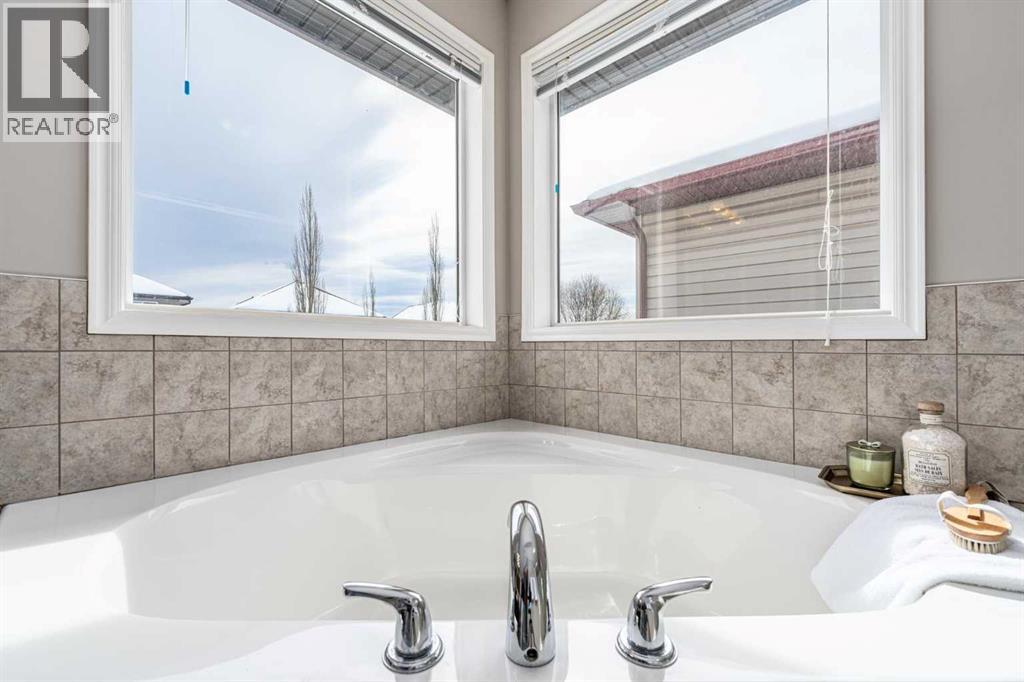 18 Tuscany Summit Green NW, Calgary, Alberta  T3L 0B8 - Photo 26 - A2297629