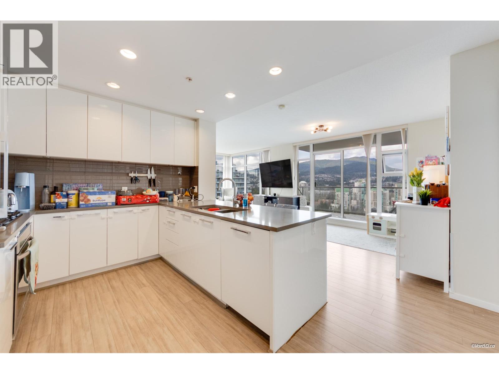 2806 3102 Windsor Gate, Coquitlam, British Columbia V3B 0J3 - Photo 4 - R3105003