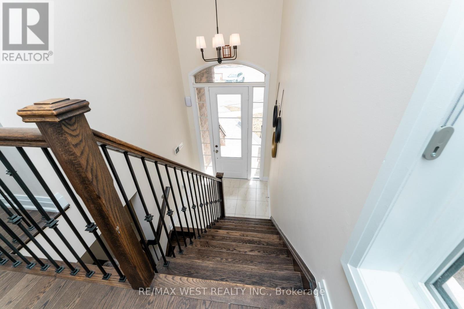 186 Bralorne Trail, Pickering, Ontario  L1V 0G1 - Photo 3 - E12941282