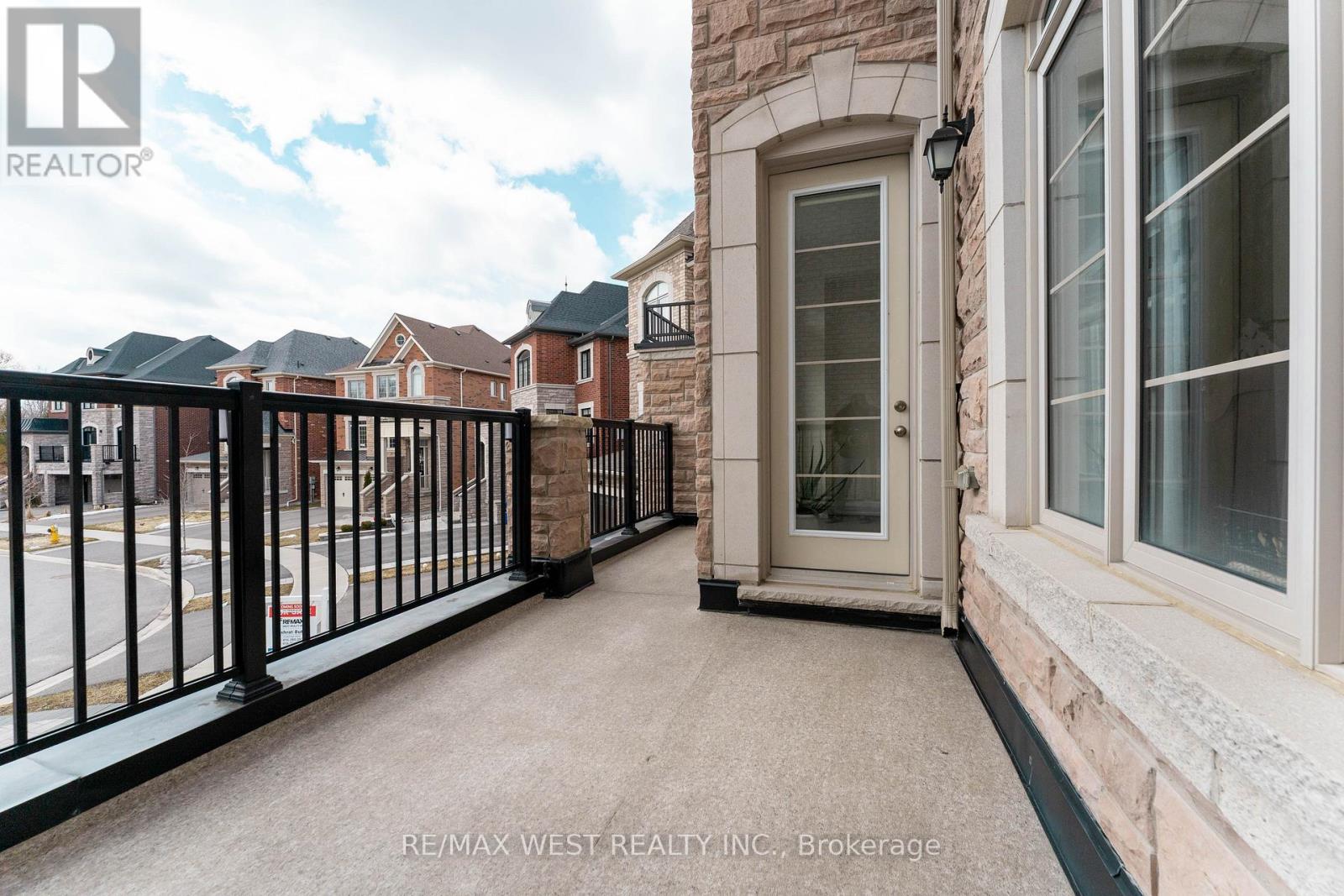 186 Bralorne Trail, Pickering, Ontario  L1V 0G1 - Photo 5 - E12941282