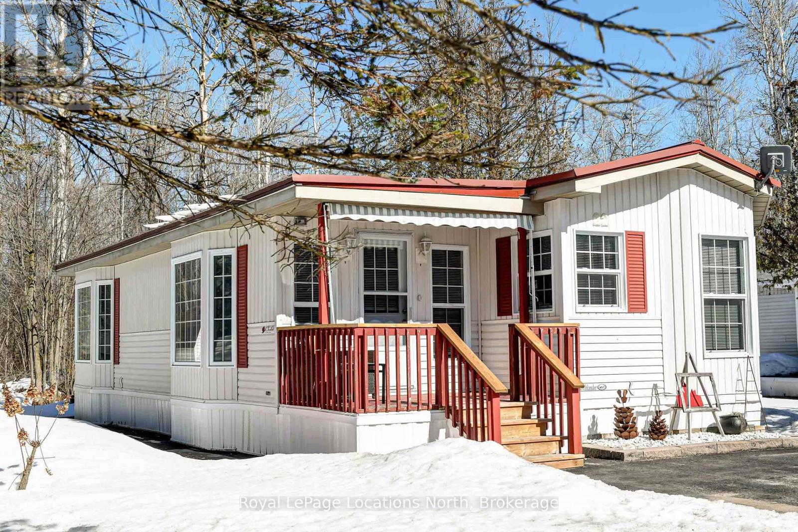 22 PRINCE CHARLES AVENUE, Springwater, Ontario