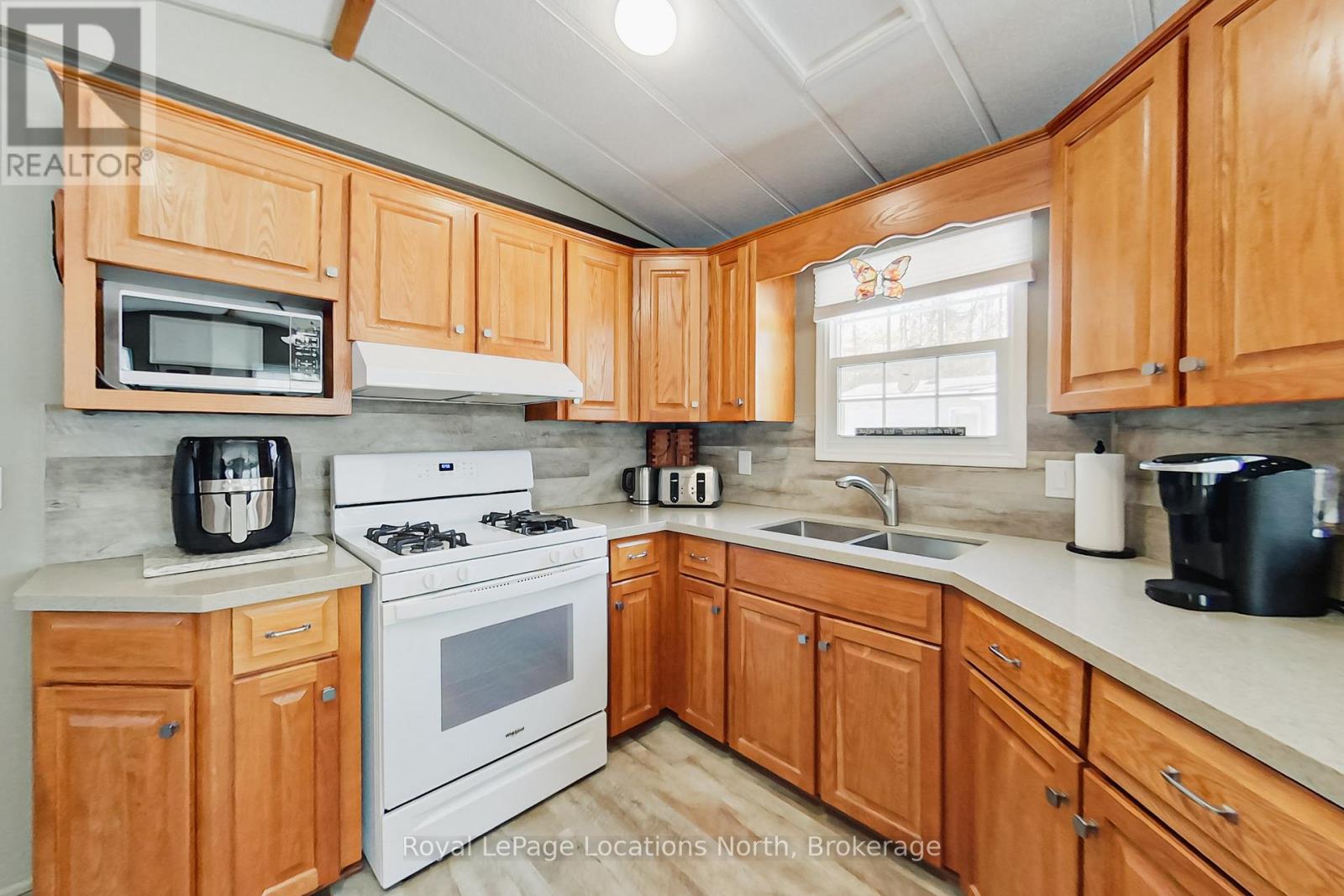 22 Prince Charles Avenue, Springwater, Ontario  L0L 1P0 - Photo 13 - S12940126