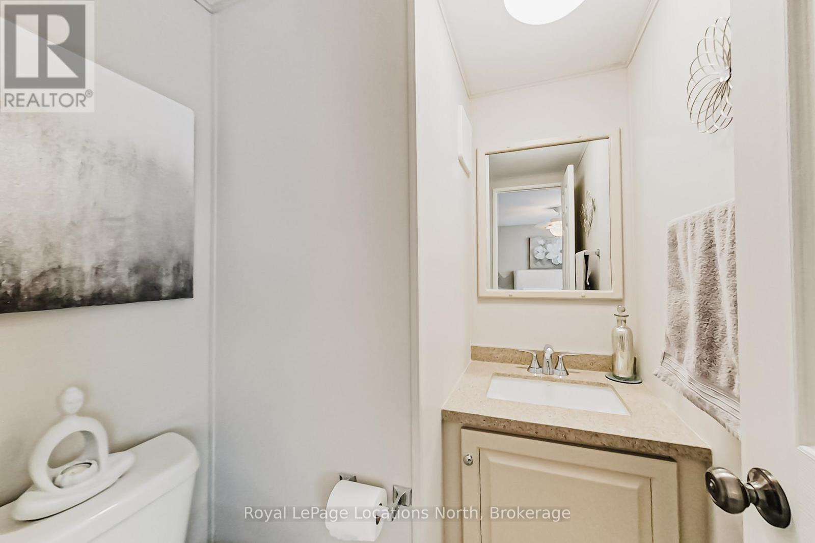 22 Prince Charles Avenue, Springwater, Ontario  L0L 1P0 - Photo 20 - S12940126