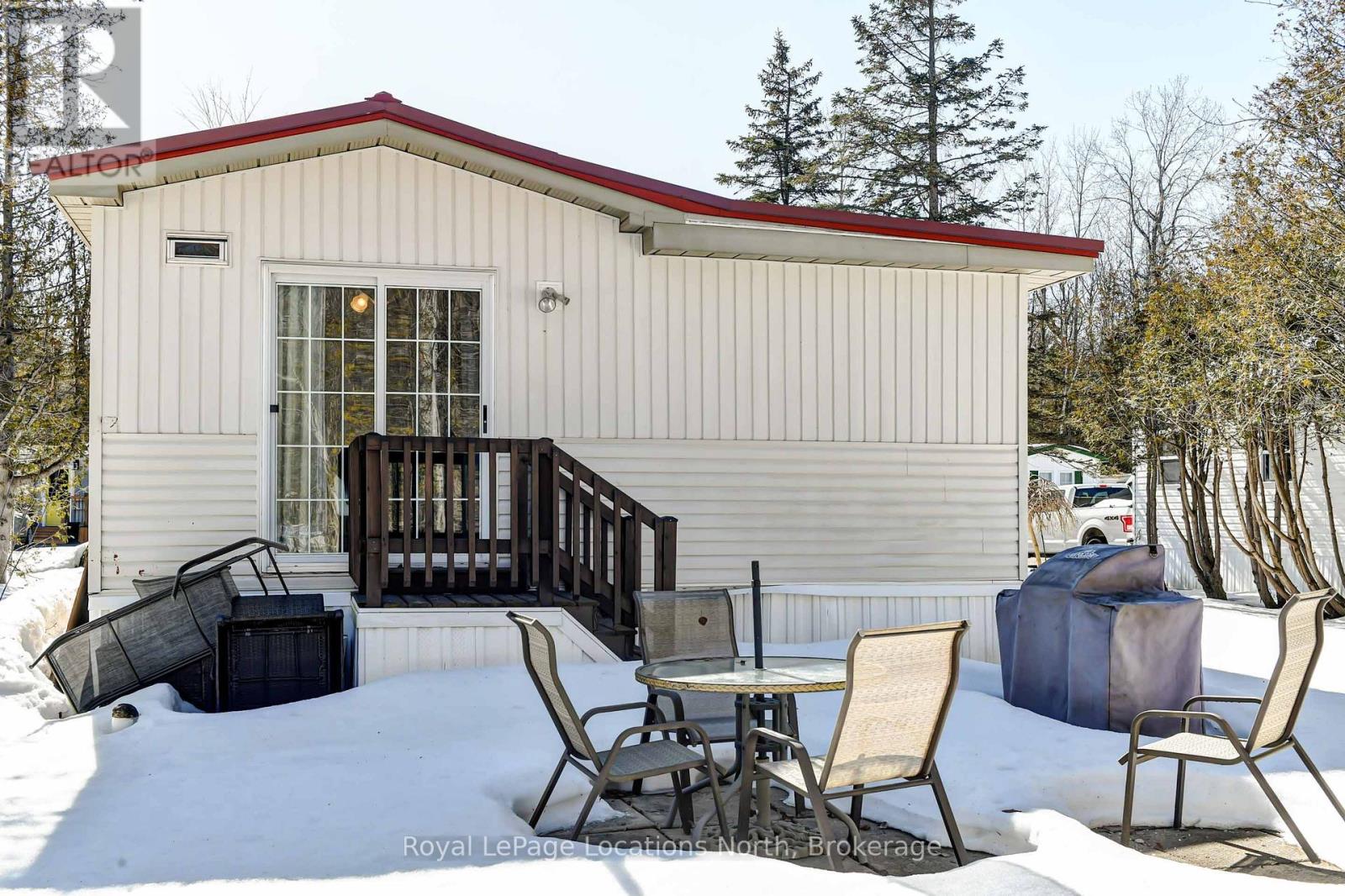 22 Prince Charles Avenue, Springwater, Ontario  L0L 1P0 - Photo 5 - S12940126