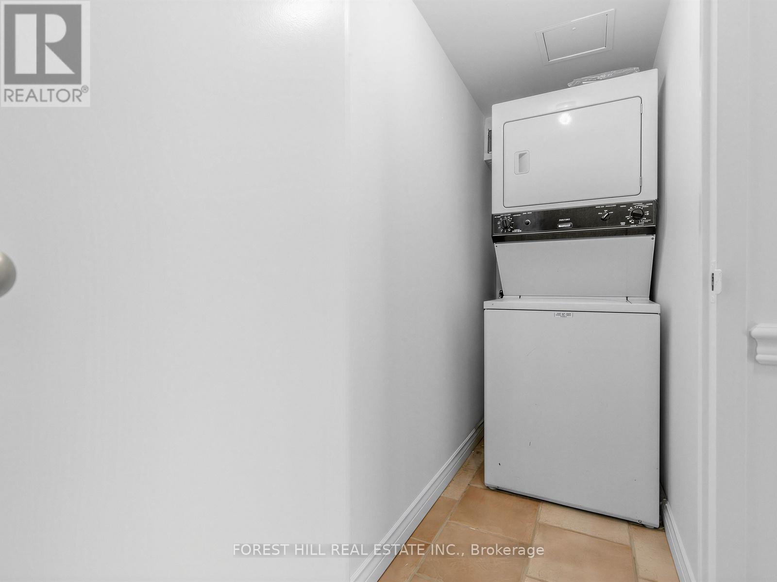 2313 - 633 Bay Street, Toronto, Ontario  M5G 2G4 - Photo 30 - C12941056