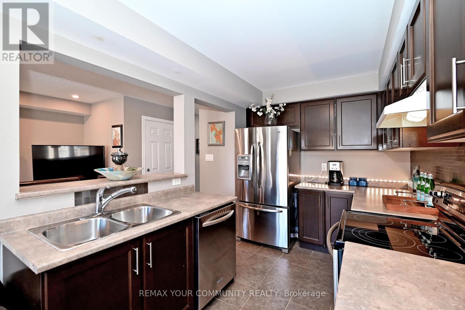 44 Stoyell Drive, Richmond Hill, Ontario  L4E 0M7 - Photo 9 - N12941242