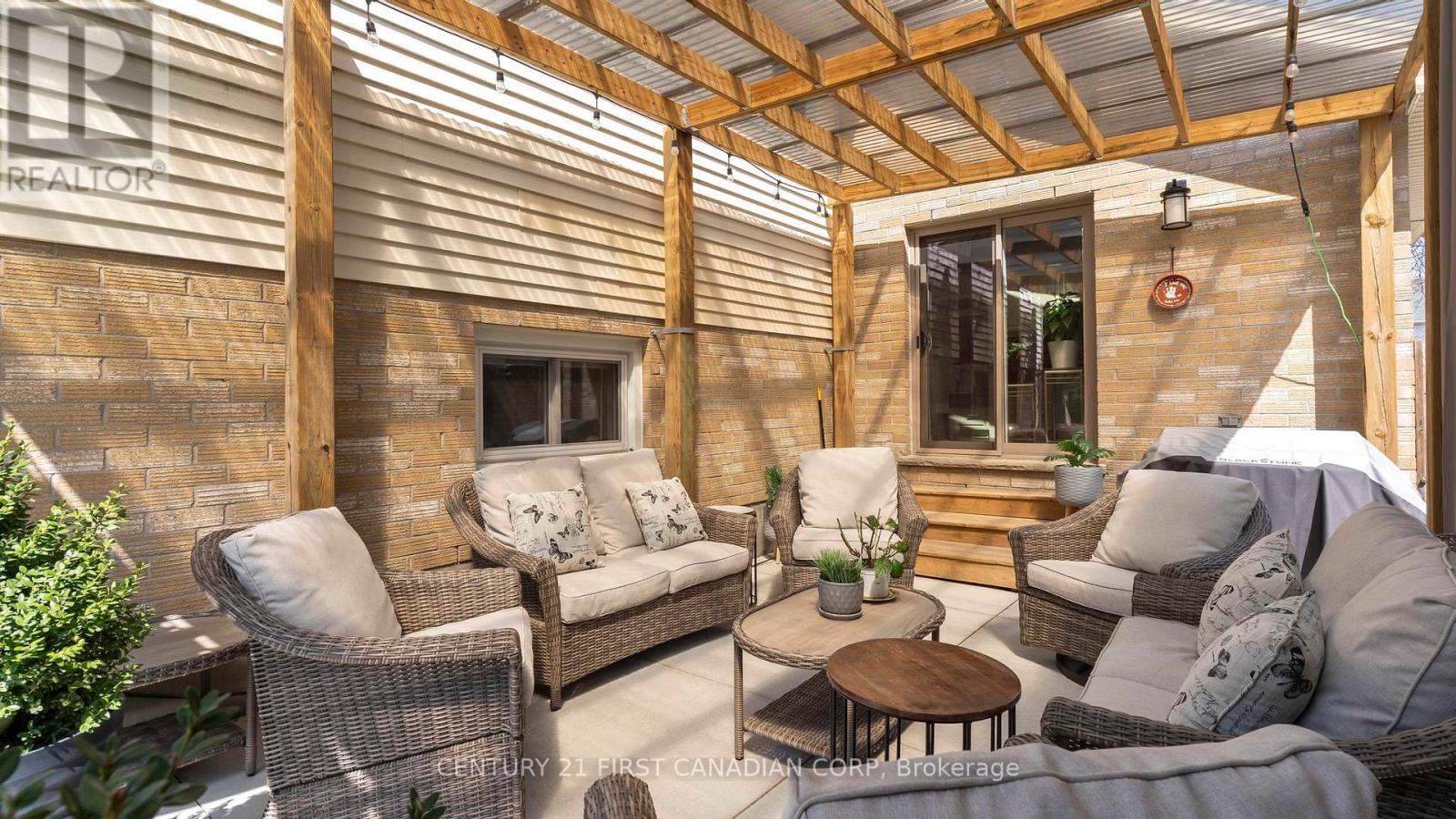 Photo 30 of 36 for 100 Josselyn Drive W