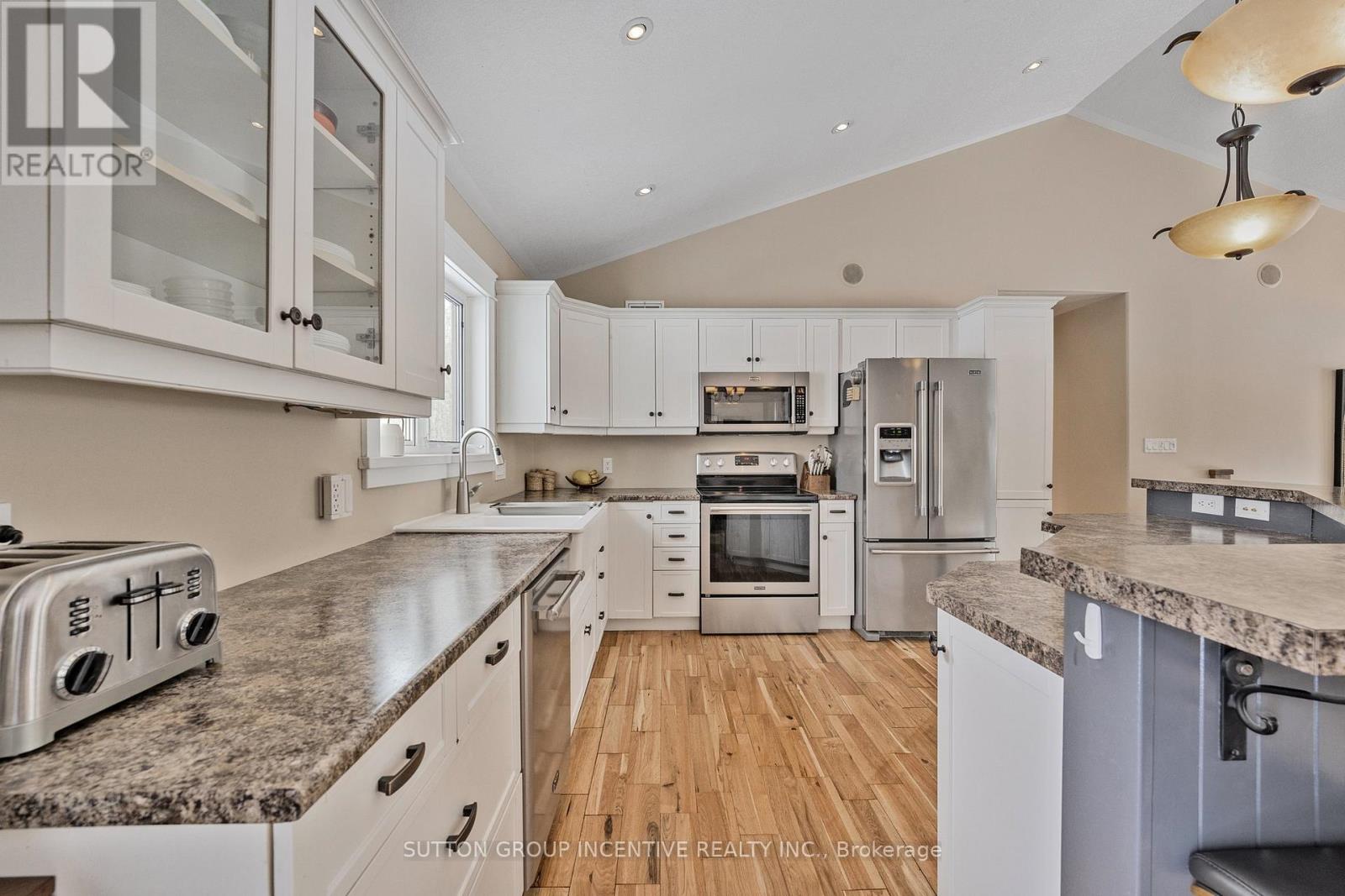 48 Tall Pines Drive, Tiny, Ontario  L9M 0H4 - Photo 15 - S12941236