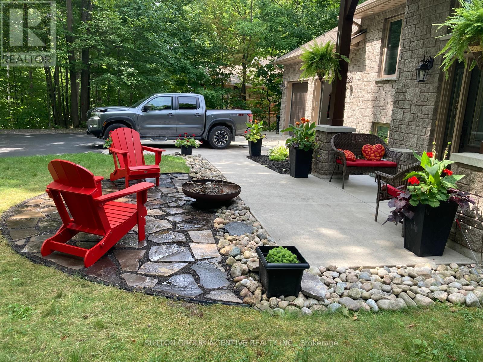 48 Tall Pines Drive, Tiny, Ontario  L9M 0H4 - Photo 2 - S12941236