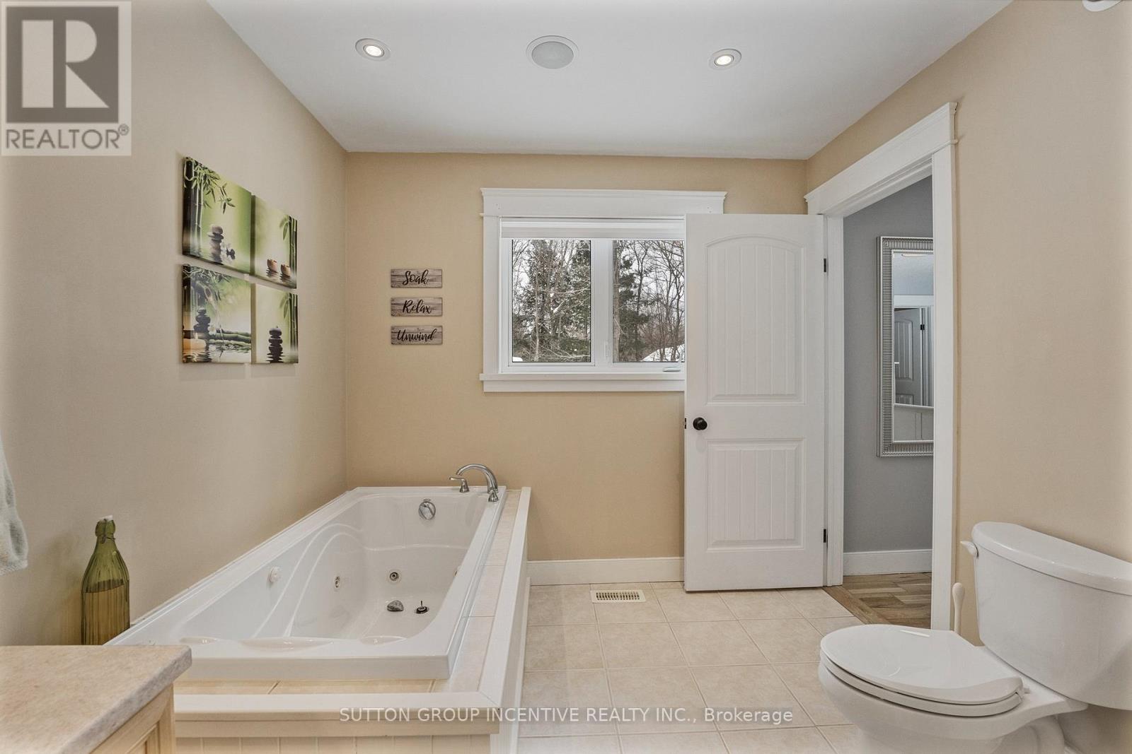 48 Tall Pines Drive, Tiny, Ontario  L9M 0H4 - Photo 25 - S12941236