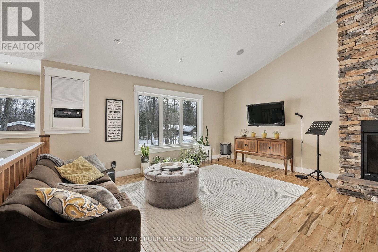 48 Tall Pines Drive, Tiny, Ontario  L9M 0H4 - Photo 9 - S12941236