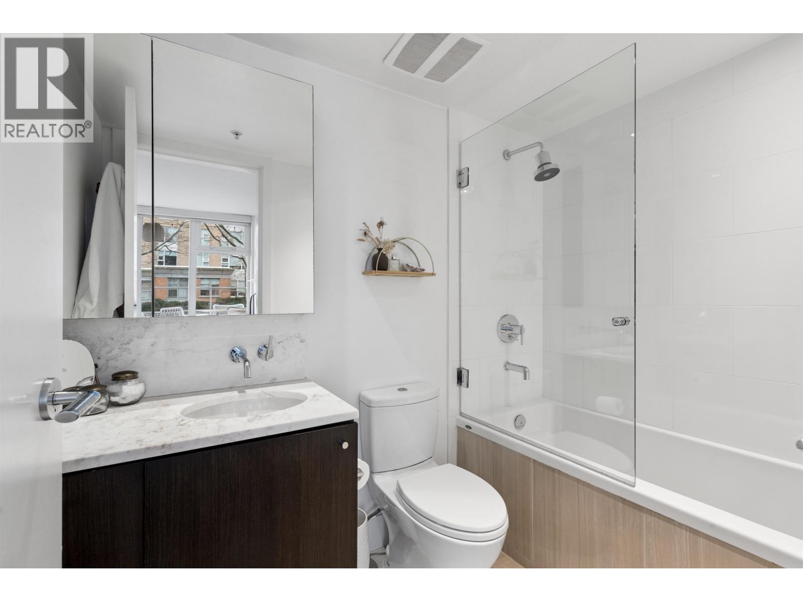 303 150 W 15th Street, North Vancouver, British Columbia  V7M 1R5 - Photo 25 - R3104755