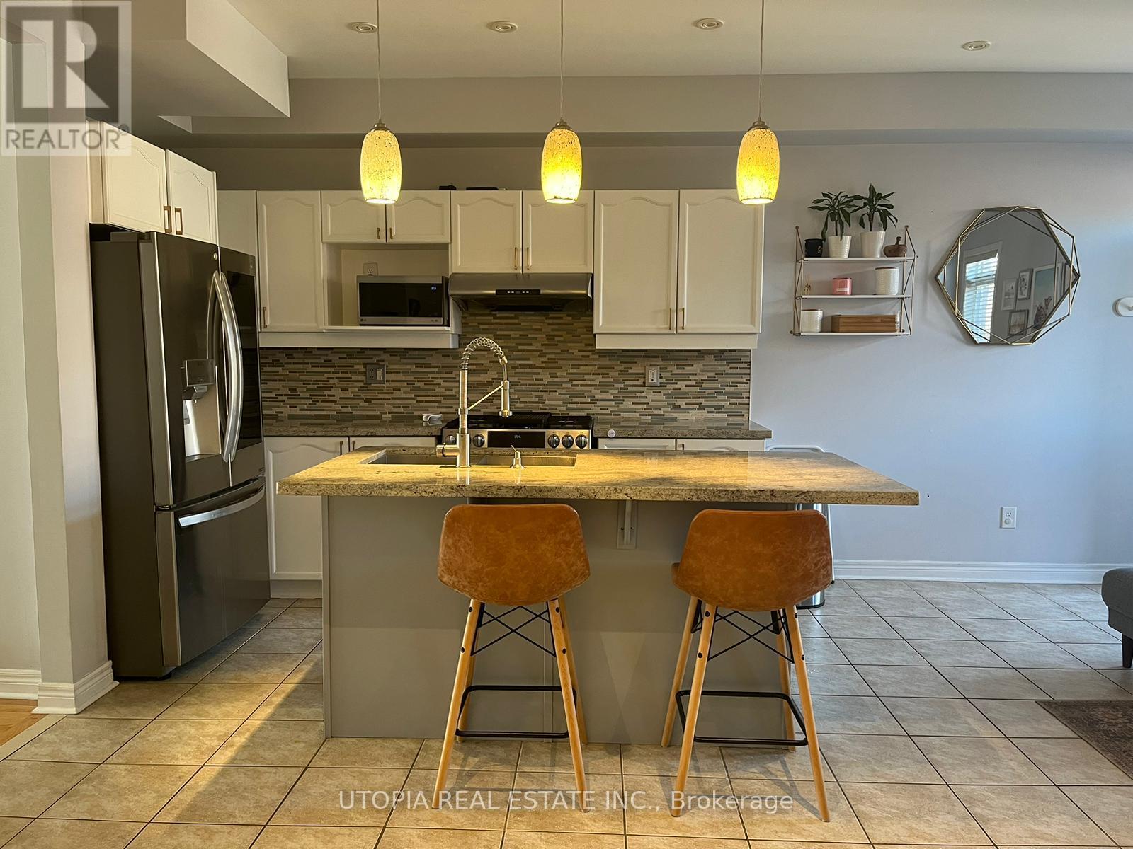 5405 Festival Drive, Mississauga, Ontario  L5M 0G7 - Photo 2 - W12941250