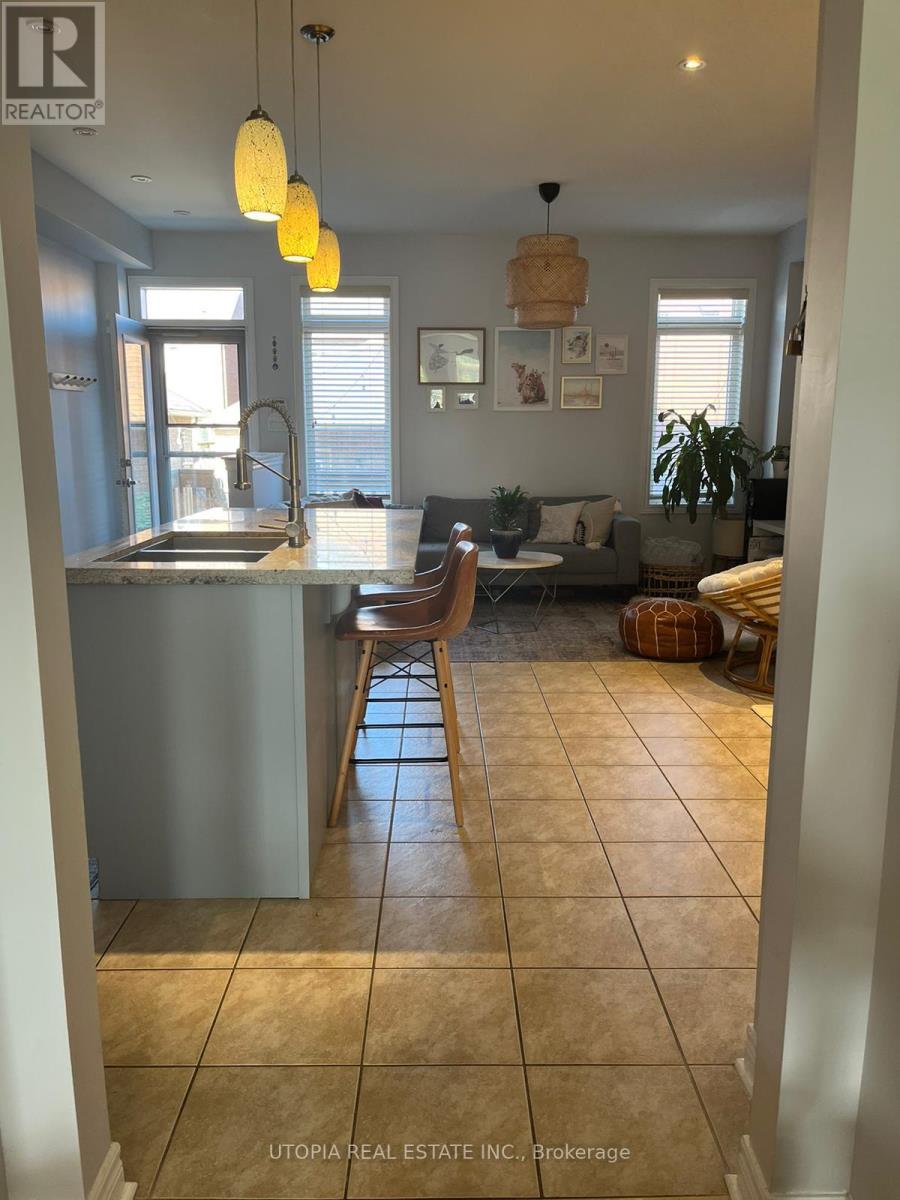 5405 Festival Drive, Mississauga, Ontario  L5M 0G7 - Photo 4 - W12941250