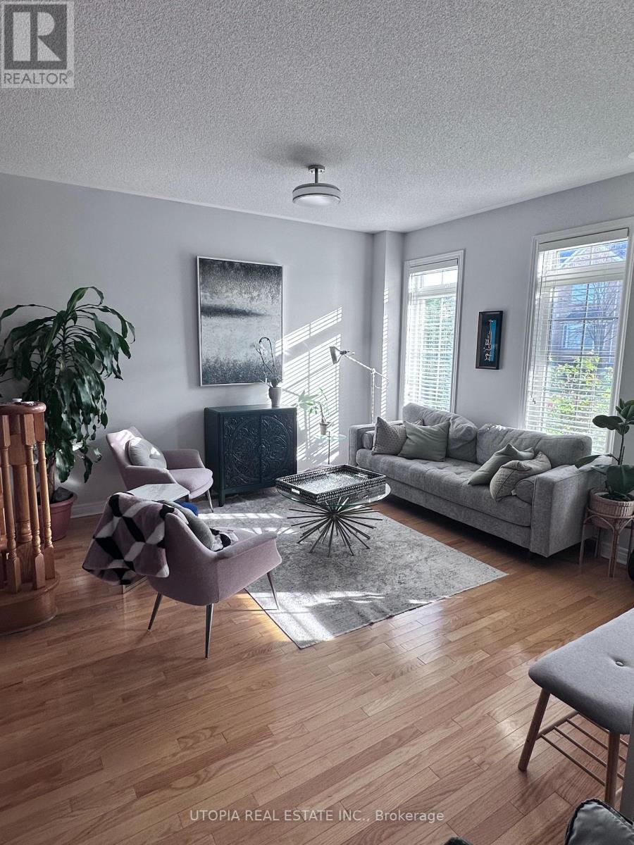 5405 Festival Drive, Mississauga, Ontario  L5M 0G7 - Photo 5 - W12941250