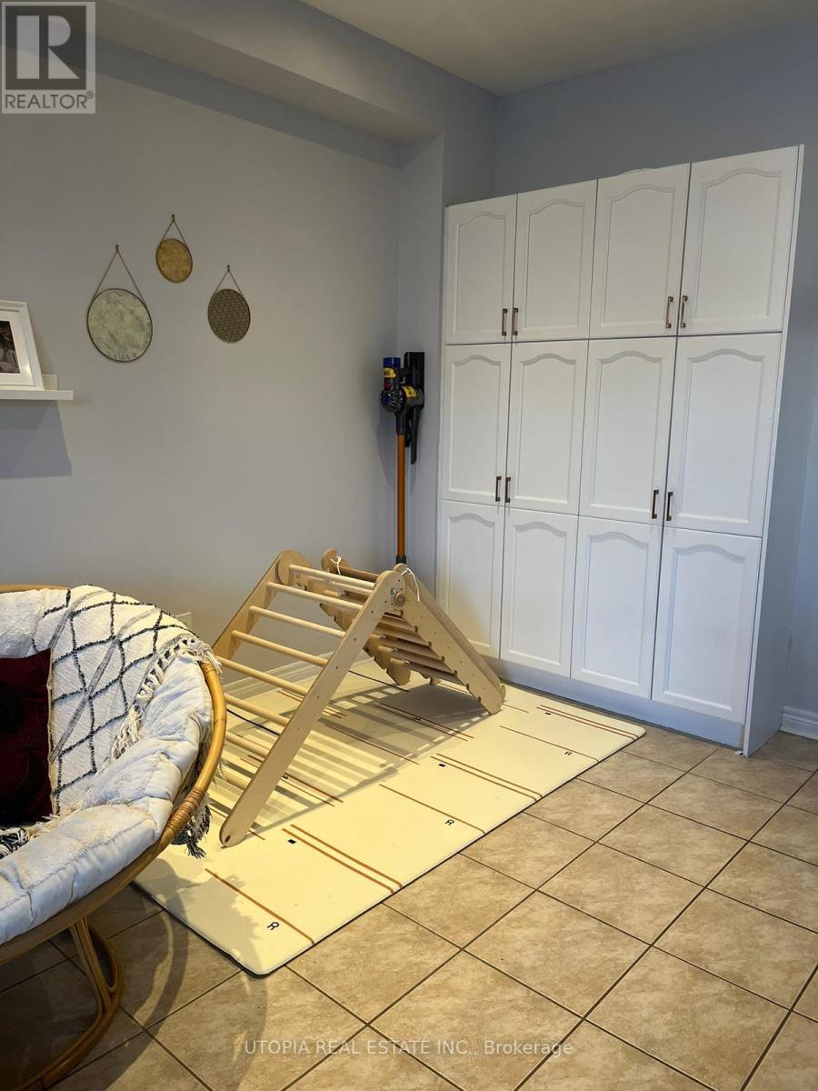 5405 Festival Drive, Mississauga, Ontario  L5M 0G7 - Photo 8 - W12941250