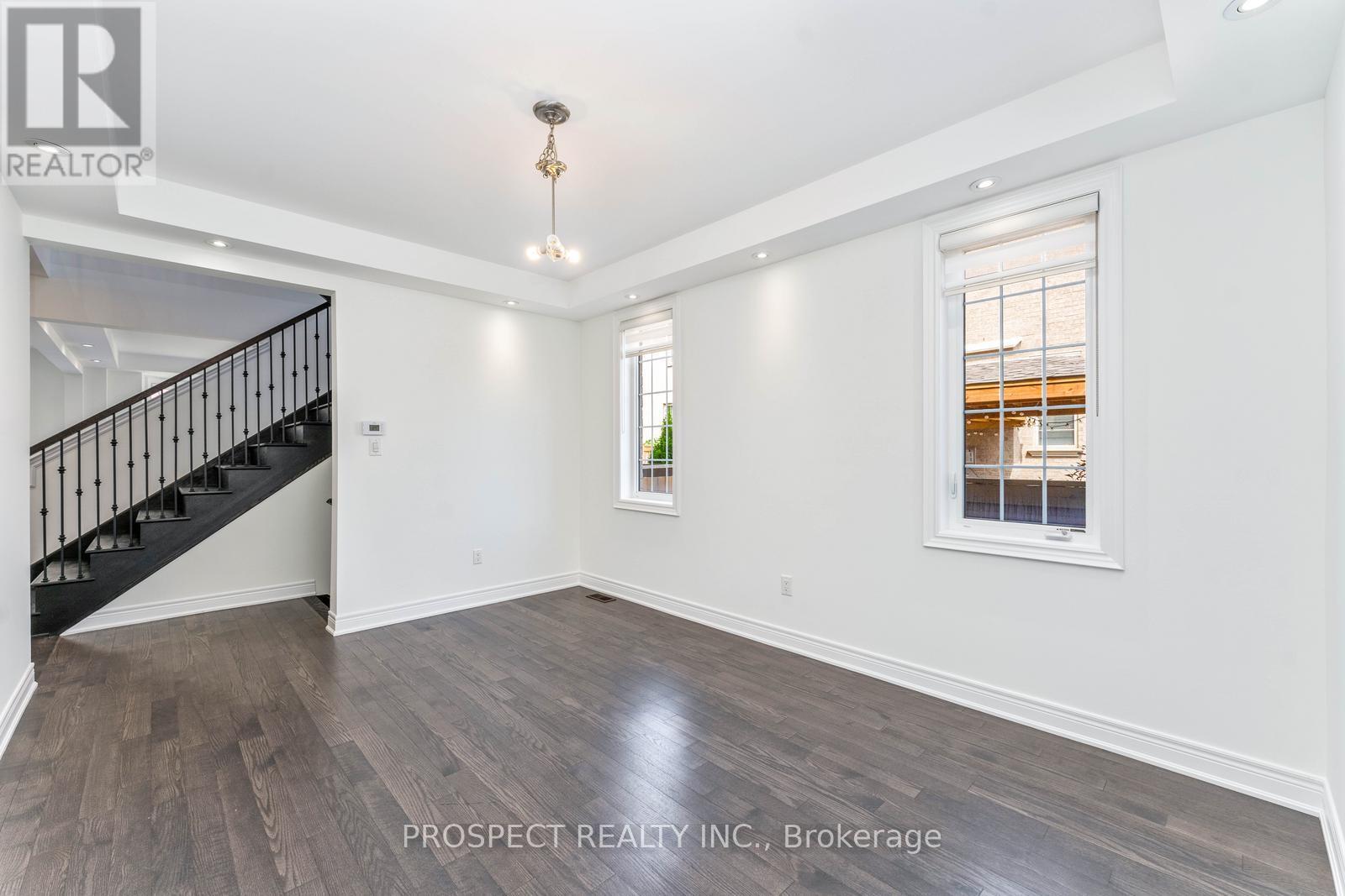 15 Lyle Way, Brampton, Ontario  L6X 5P8 - Photo 8 - W12941266