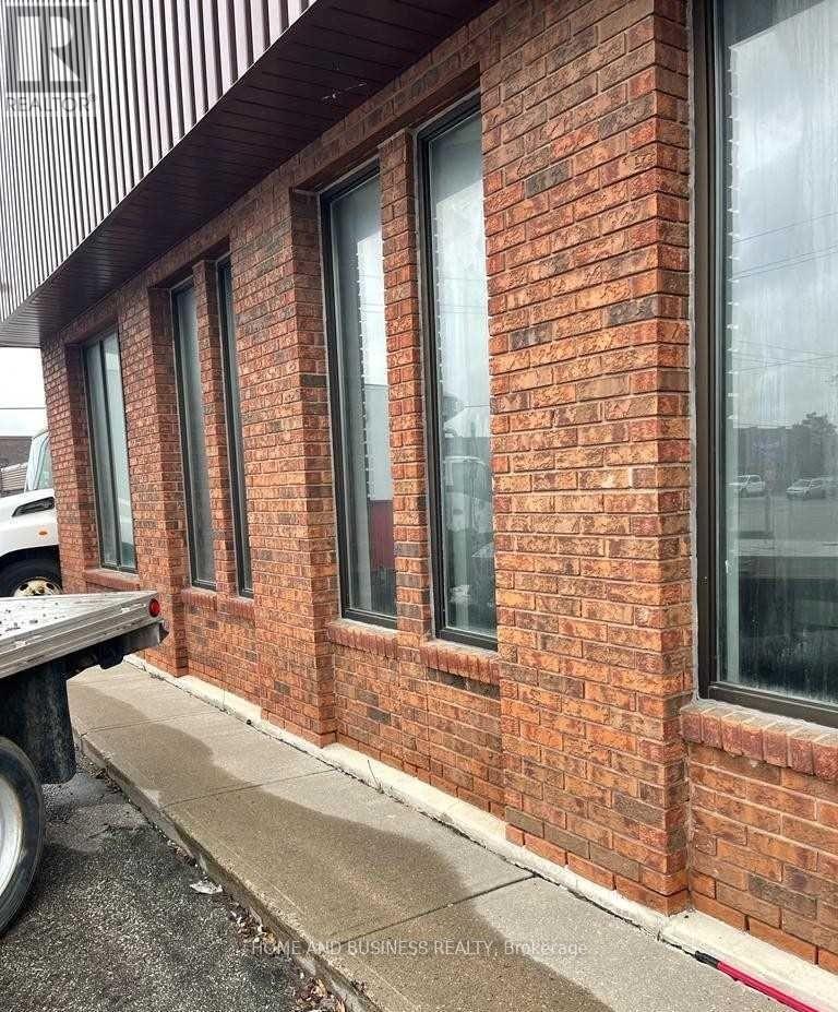 A - 1880 Bonhill Road, Mississauga, Ontario  L5T 1C4 - Photo 17 - W12941324