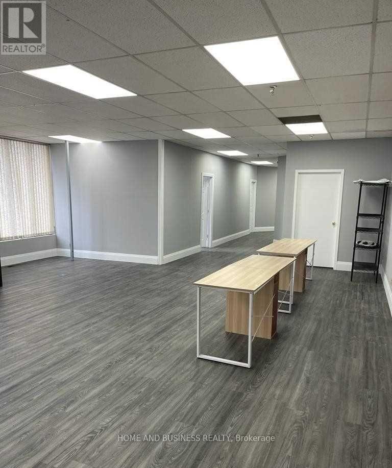 A - 1880 Bonhill Road, Mississauga, Ontario  L5T 1C4 - Photo 5 - W12941324