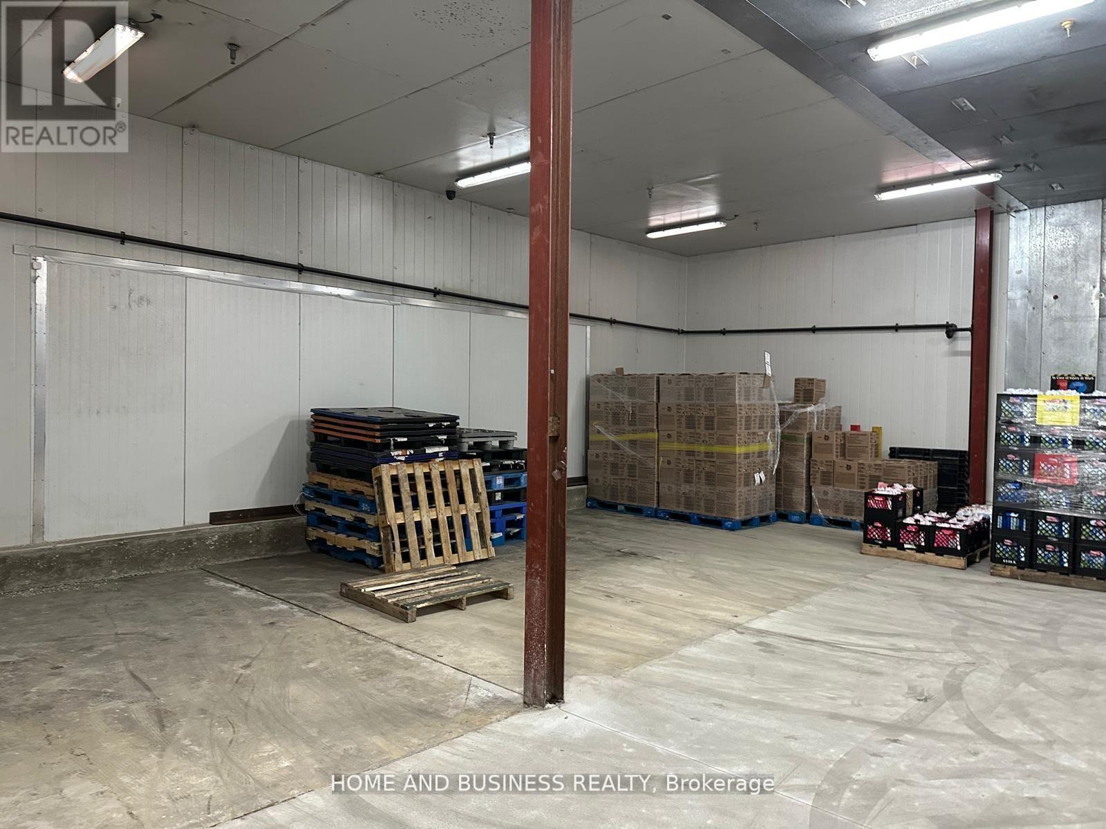 B - 1880 Bonhill Road, Mississauga, Ontario  L5T 1C4 - Photo 3 - W12941328