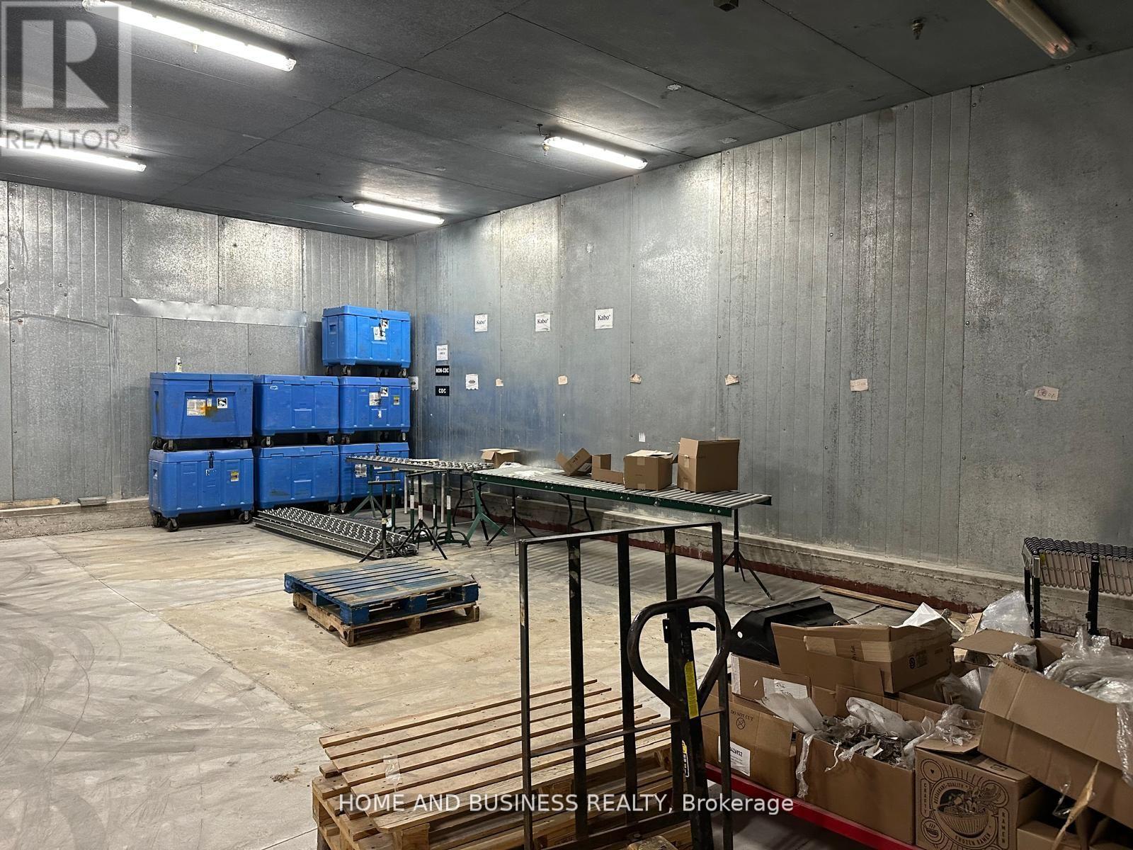 B - 1880 Bonhill Road, Mississauga, Ontario  L5T 1C4 - Photo 4 - W12941328