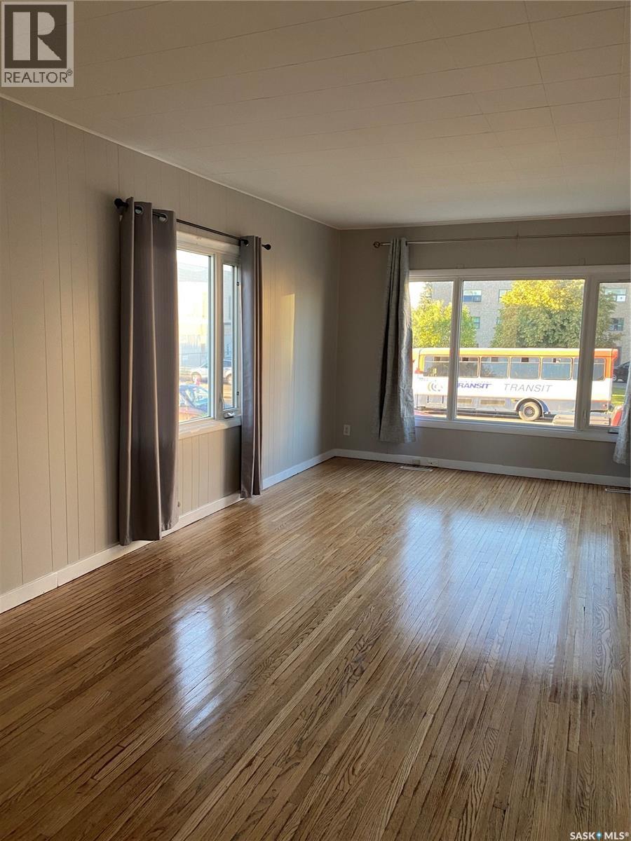 209 8th Street E, Prince Albert, Saskatchewan  S6V 0V9 - Photo 2 - SK031751