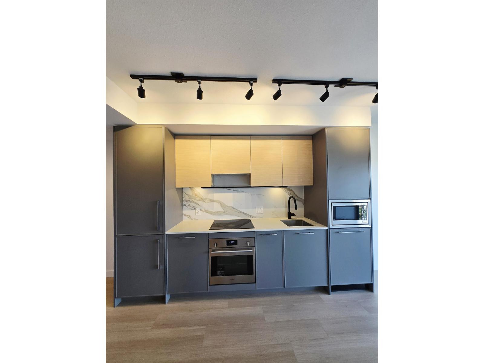 2907 13725 George  Junction, Surrey, British Columbia  V3T 0V7 - Photo 2 - R3105568