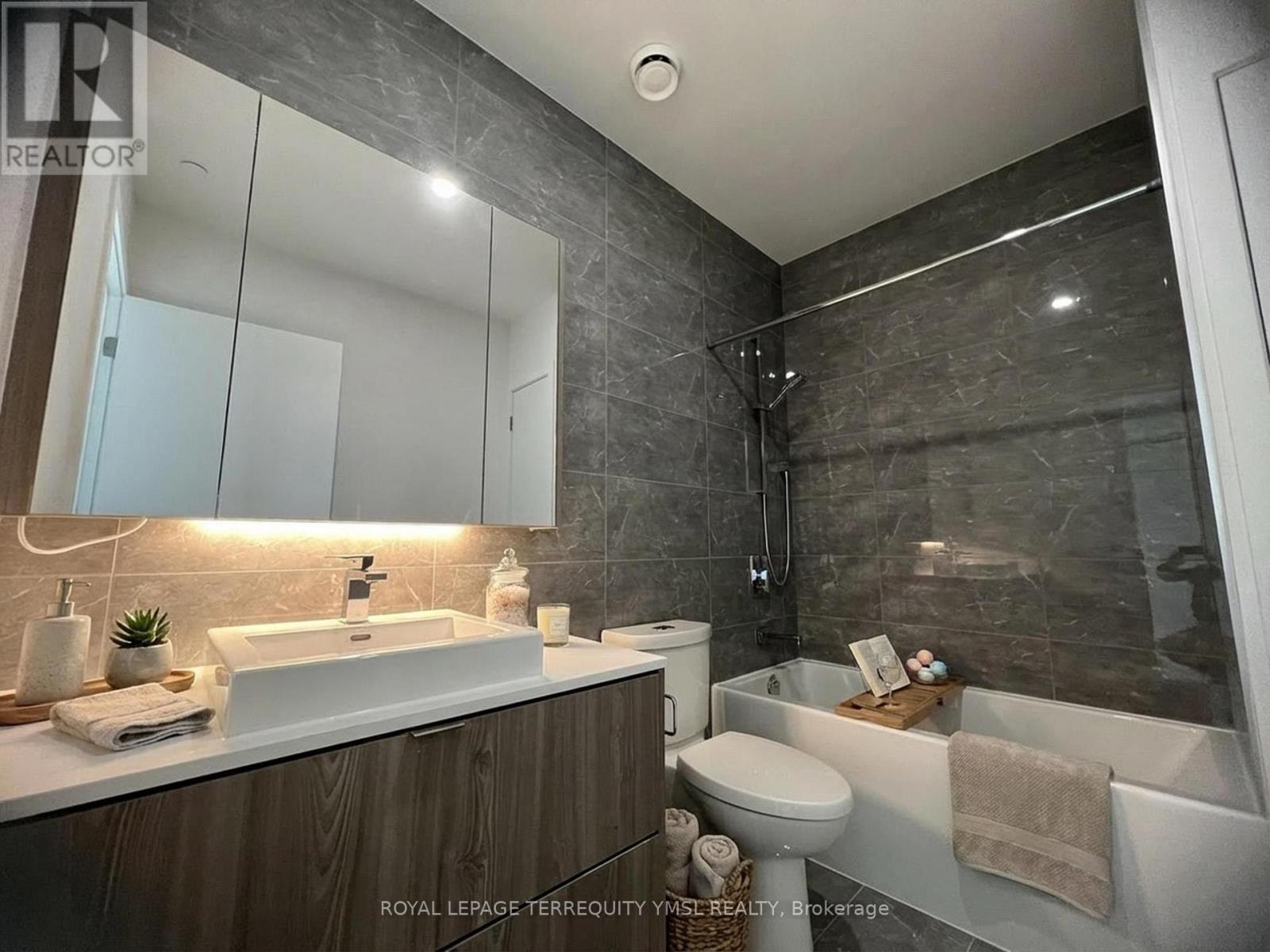 816 - 7 Smith Crescent, Toronto, Ontario  M8Z 0G3 - Photo 14 - W12911682