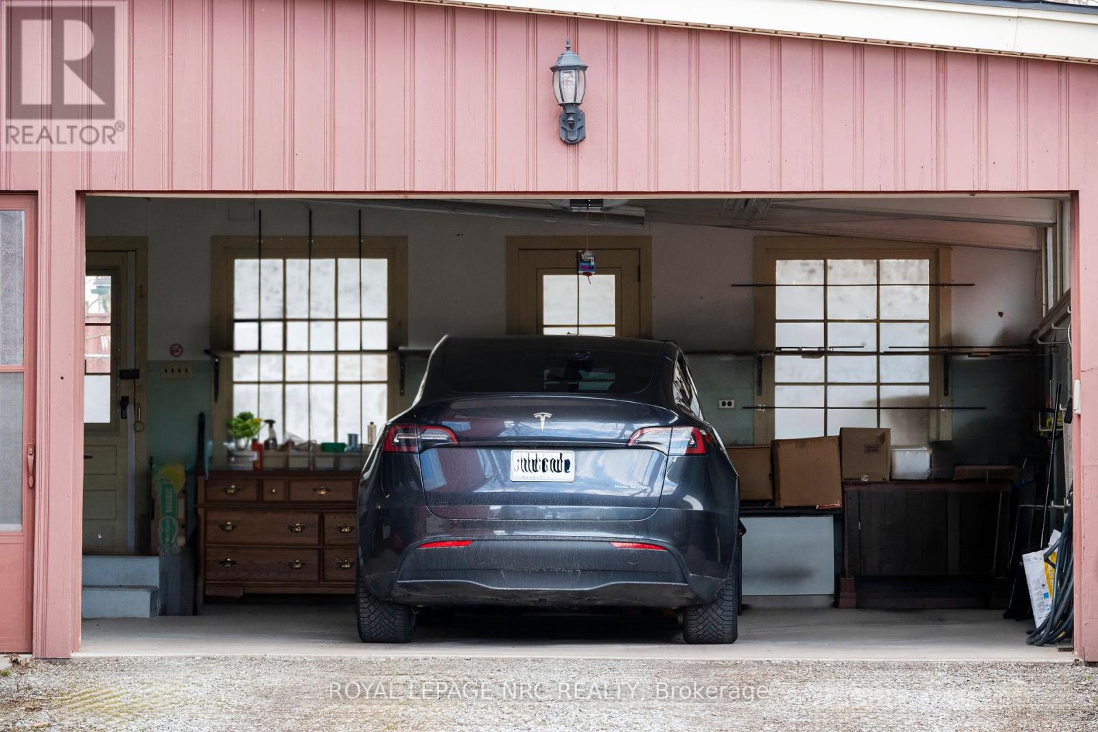 4593 Park Street, Niagara Falls, Ontario  L2E 2R2 - Photo 3 - X12941060