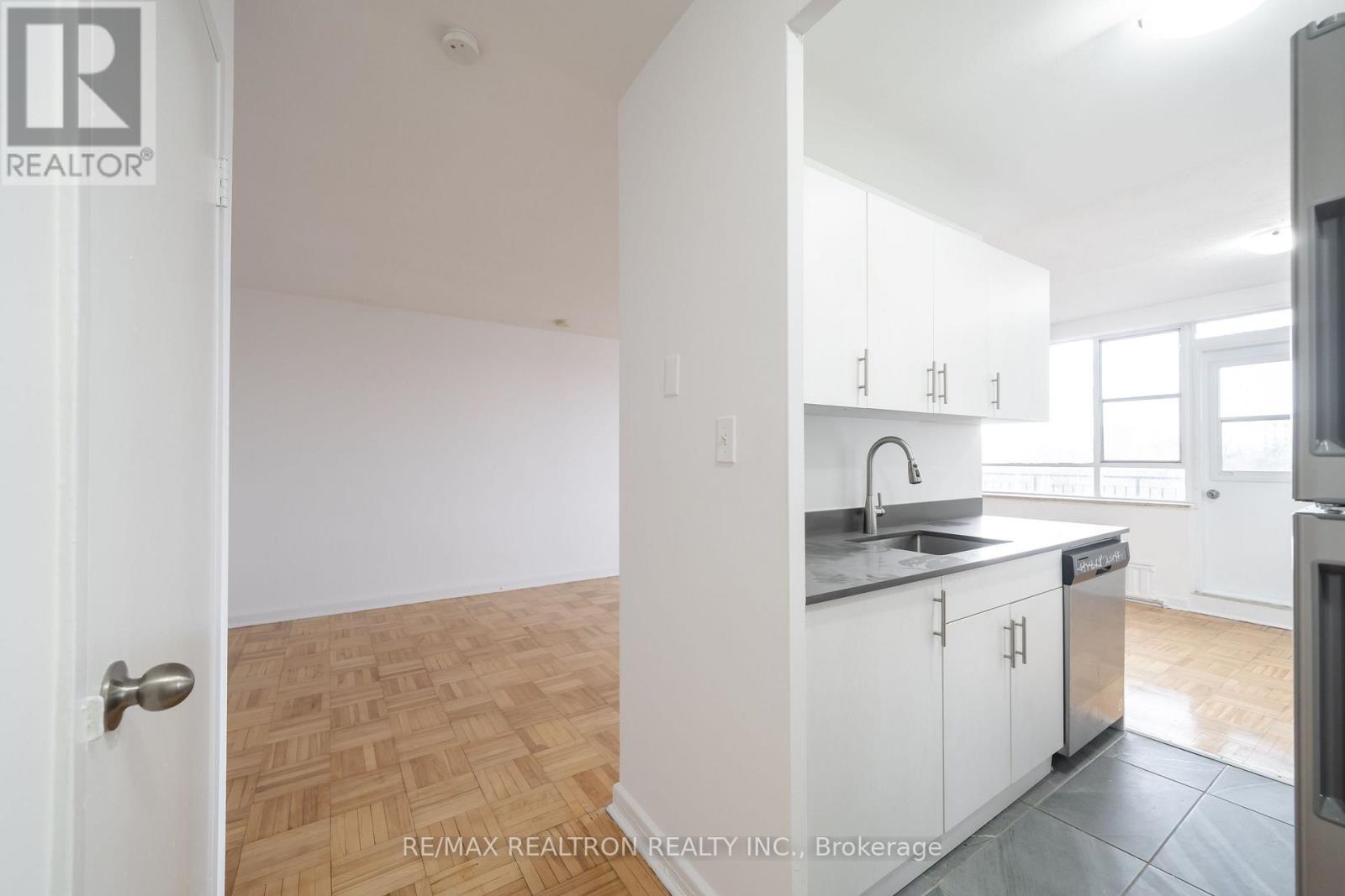 604 - 165 Cosburn Avenue, Toronto, Ontario  M4J 2L3 - Photo 9 - E12825194