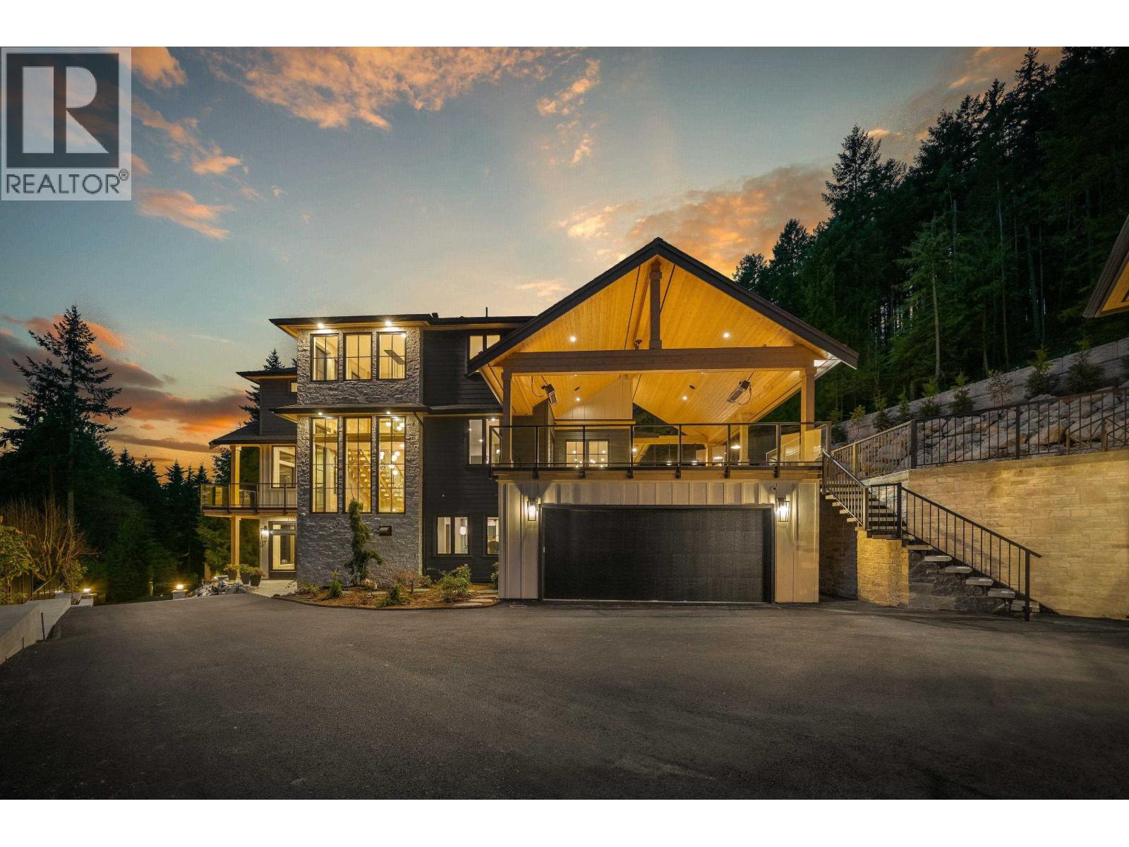 135 OAK COURT, Anmore