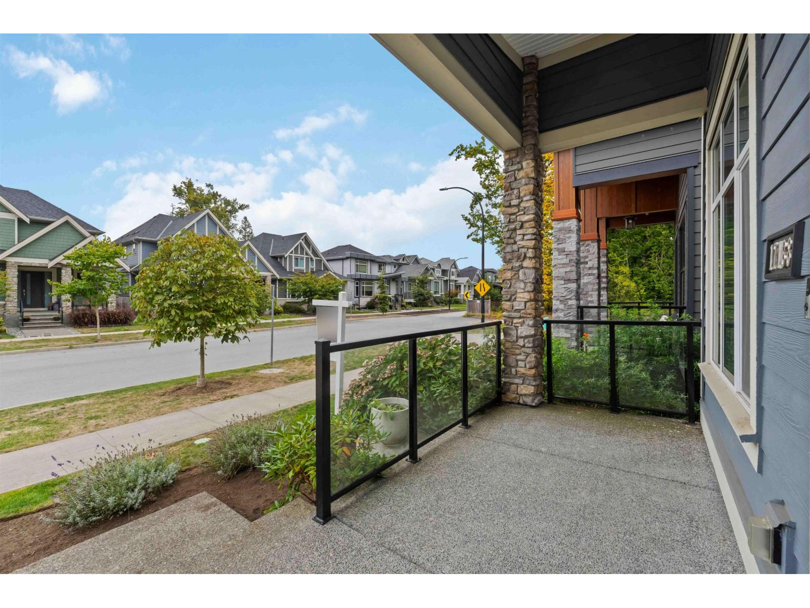 17138 0a Avenue, Surrey, British Columbia  V3Z 0Y9 - Photo 5 - R3105410