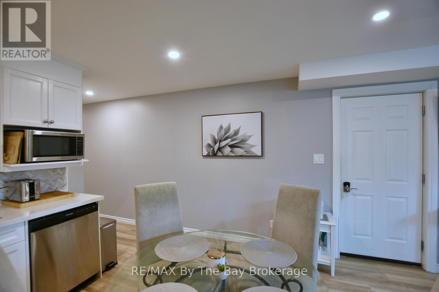 41 Wesley Avenue, Wasaga Beach, Ontario L9Z 1C8 - Photo 24 - S12544016