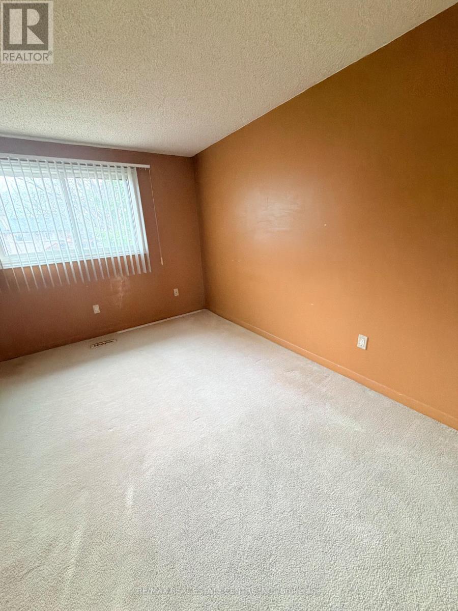 245 Heritage Drive, Kitchener, Ontario N2B 3A9 - Photo 13 - X12912844