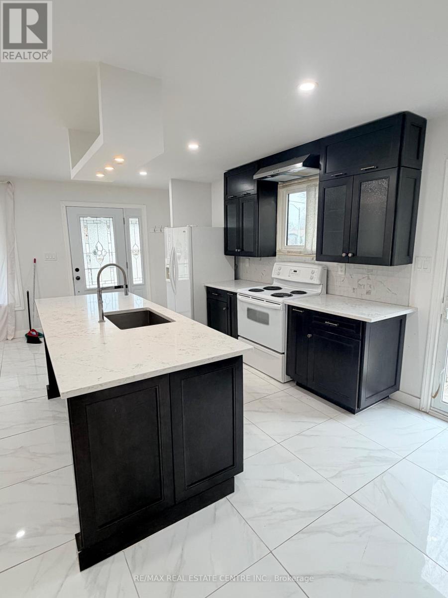 245 Heritage Drive, Kitchener, Ontario N2B 3A9 - Photo 7 - X12912844