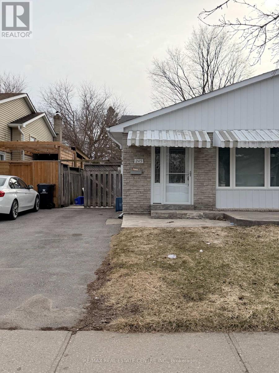 245 Heritage Drive, Kitchener, Ontario N2B 3A9 - Photo 2 - X12912844