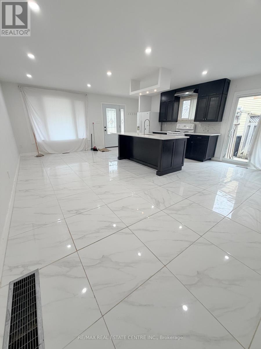 245 Heritage Drive, Kitchener, Ontario N2B 3A9 - Photo 9 - X12912844