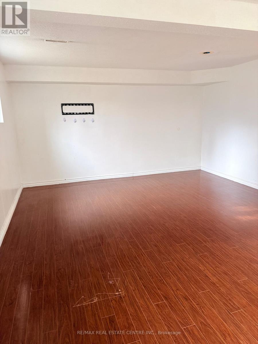 245 Heritage Drive, Kitchener, Ontario N2B 3A9 - Photo 17 - X12912844