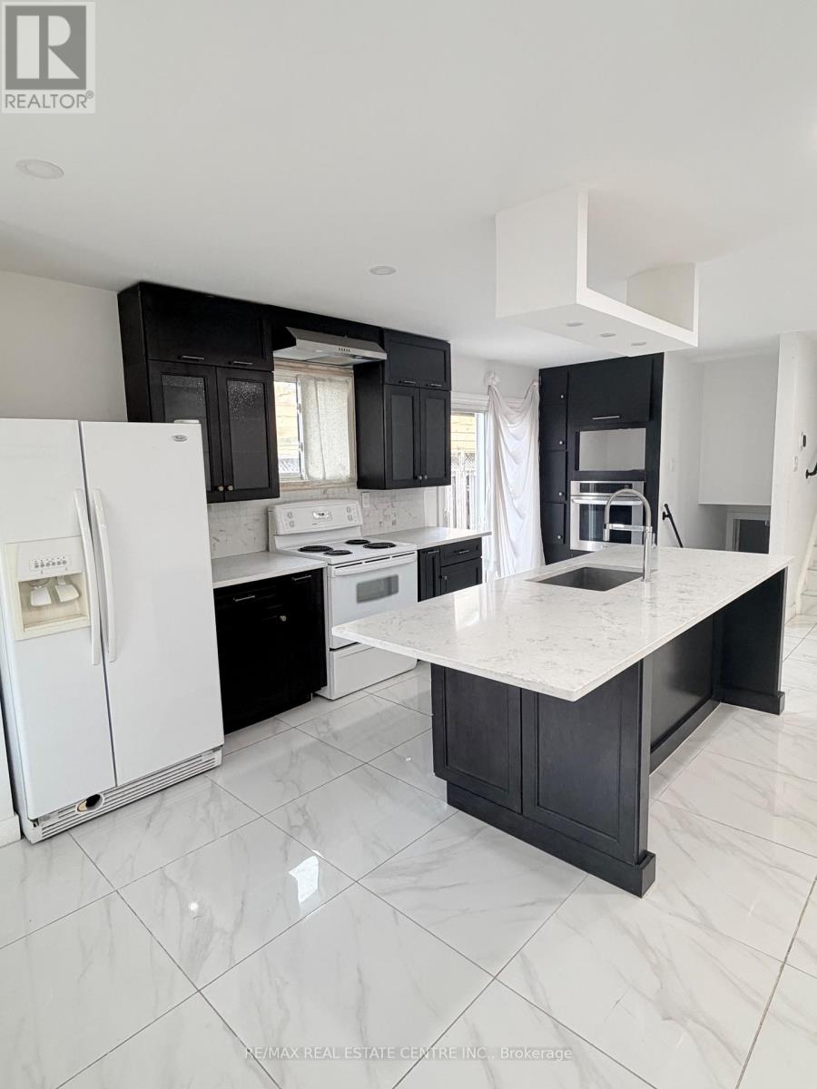 245 Heritage Drive, Kitchener, Ontario N2B 3A9 - Photo 4 - X12912844