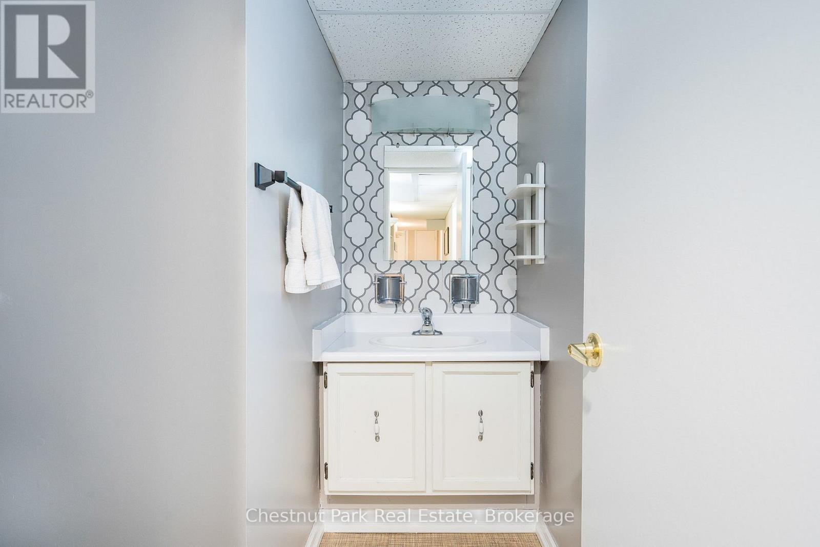 114 Carmichael Crescent, Blue Mountains, Ontario  L9Y 0R3 - Photo 9 - X12941408