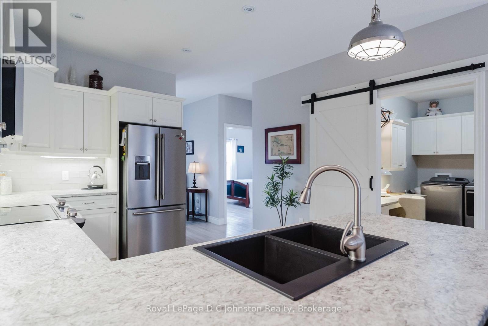 1062 Waterloo Street, Saugeen Shores, Ontario  N0H 2C3 - Photo 12 - X12941452