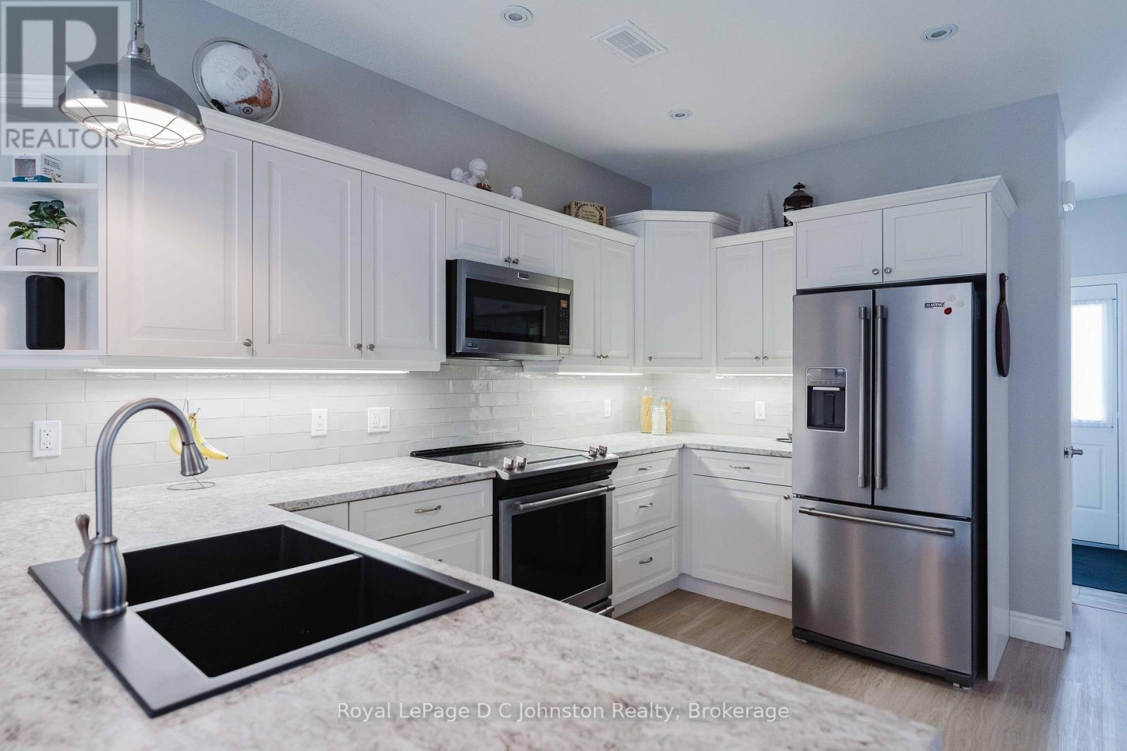 1062 Waterloo Street, Saugeen Shores, Ontario  N0H 2C3 - Photo 13 - X12941452