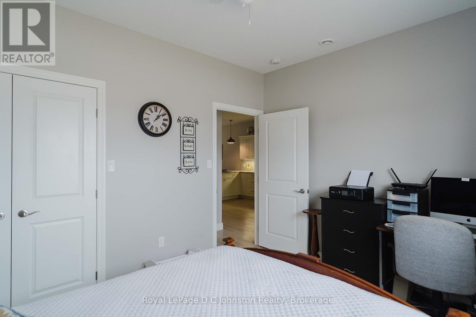 1062 Waterloo Street, Saugeen Shores, Ontario  N0H 2C3 - Photo 6 - X12941452