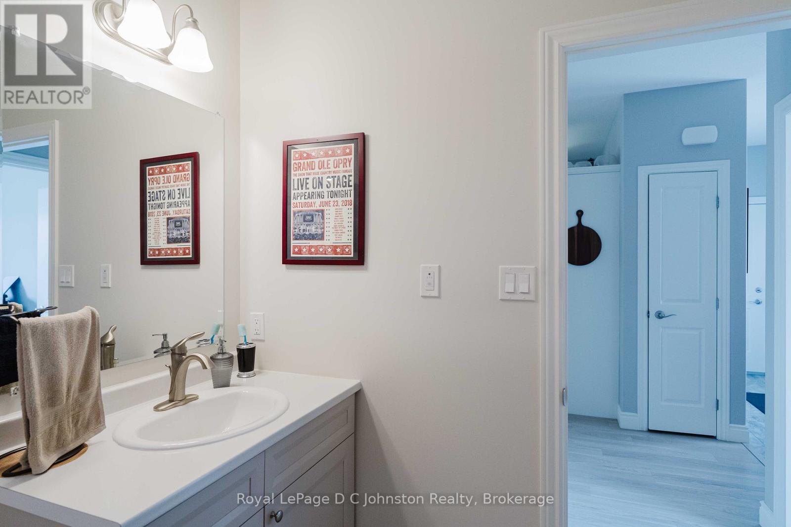 1062 Waterloo Street, Saugeen Shores, Ontario  N0H 2C3 - Photo 8 - X12941452