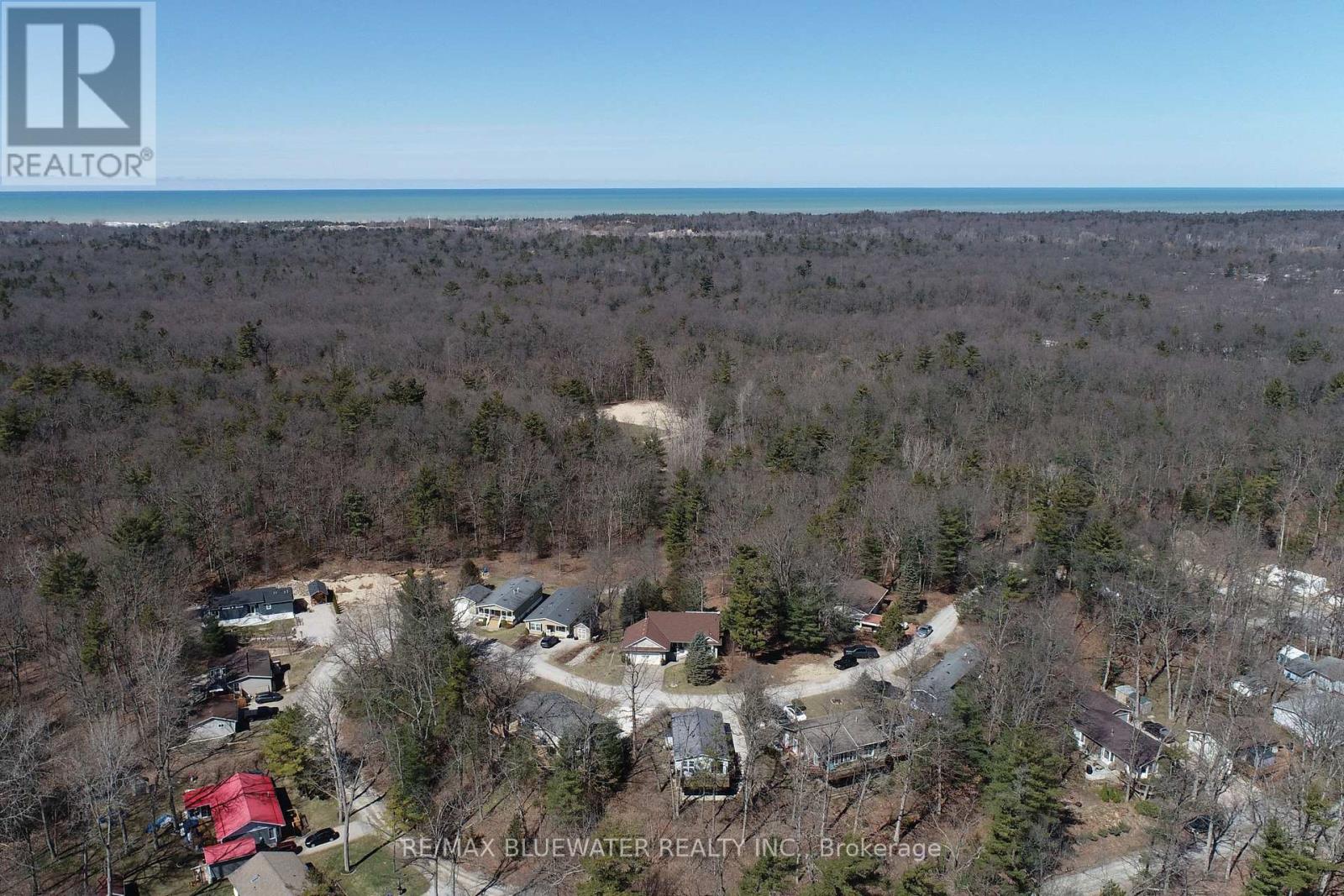 8 - 9826 Northville Crescent, Lambton Shores, Ontario  N0M 2N0 - Photo 7 - X12861312